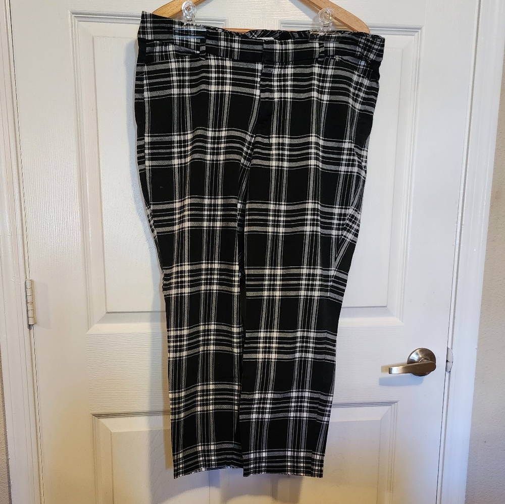 Plaid pixie cropped pants